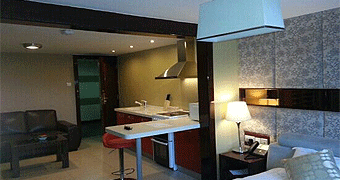 Clarence House Hotel & Apartments 