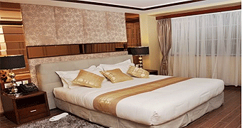 Clarence House Hotel & Apartments 