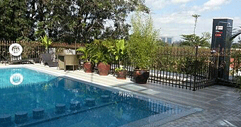Clarence House Hotel & Apartments 